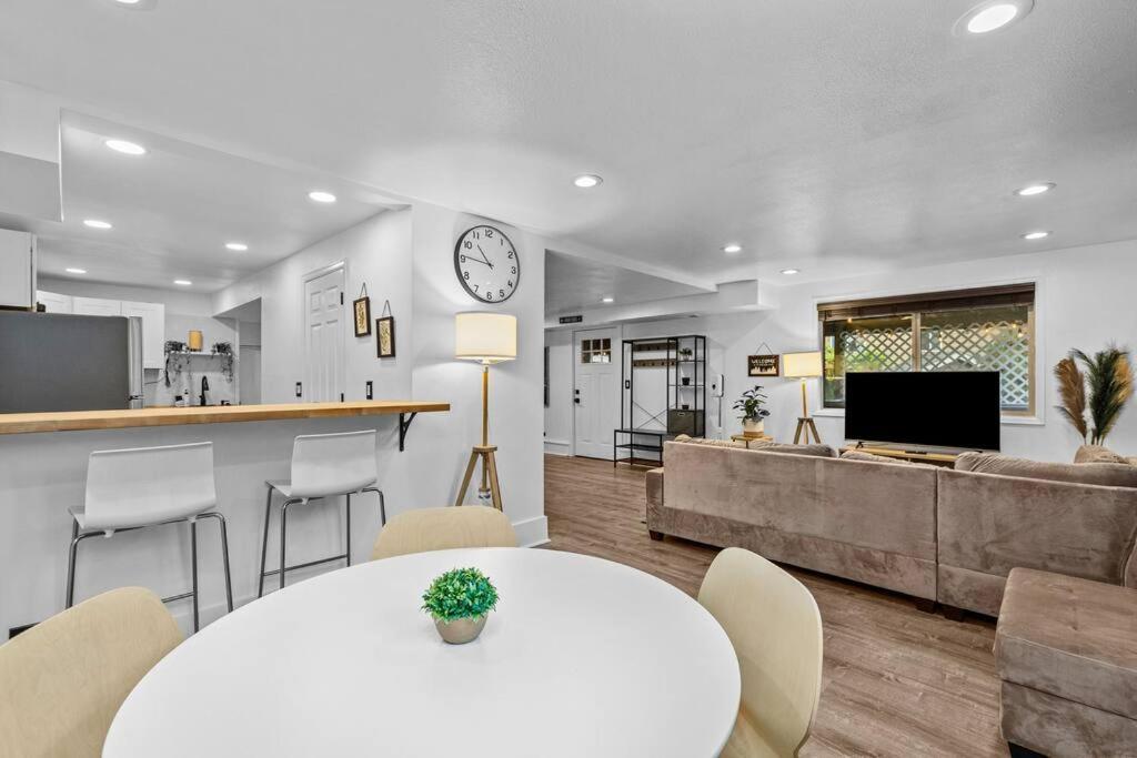 Pacific Nw Gem W/Hot-Tub 15 Minutes Airport. Apartment Auburn Luaran gambar