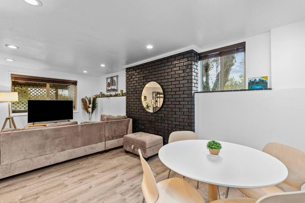 Pacific Nw Gem W/Hot-Tub 15 Minutes Airport. Apartment Auburn Luaran gambar