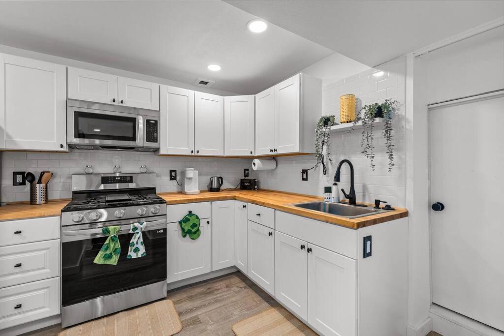 Pacific Nw Gem W/Hot-Tub 15 Minutes Airport. Apartment Auburn Luaran gambar