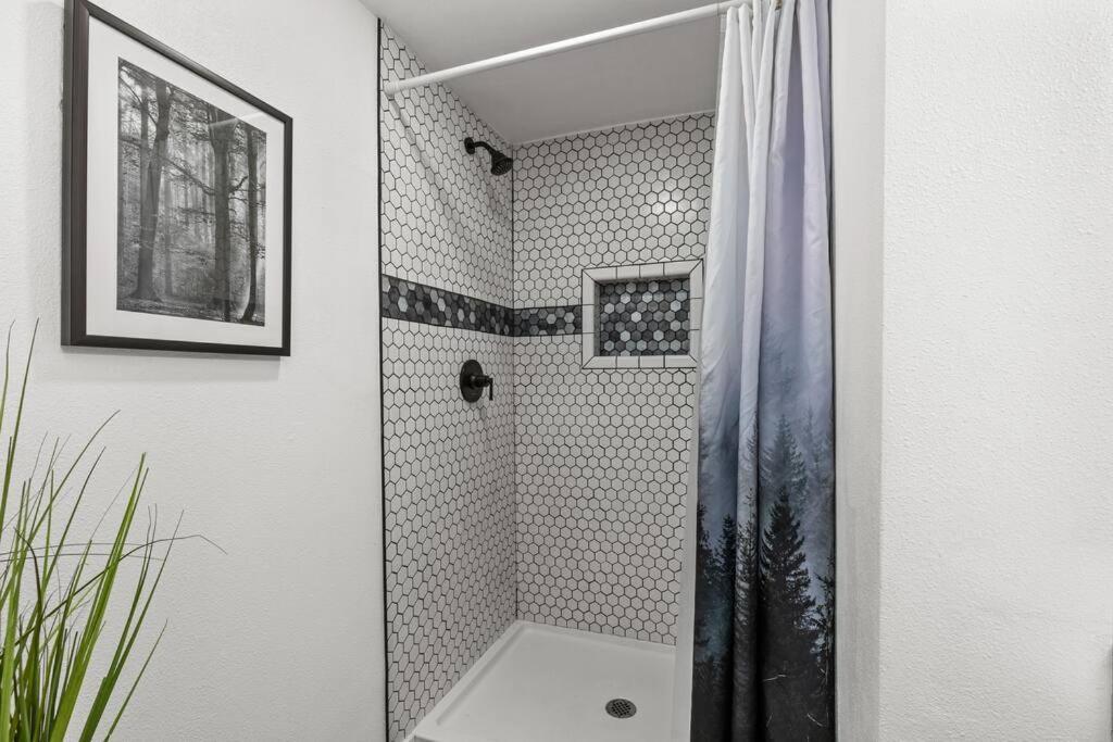Pacific Nw Gem W/Hot-Tub 15 Minutes Airport. Apartment Auburn Luaran gambar