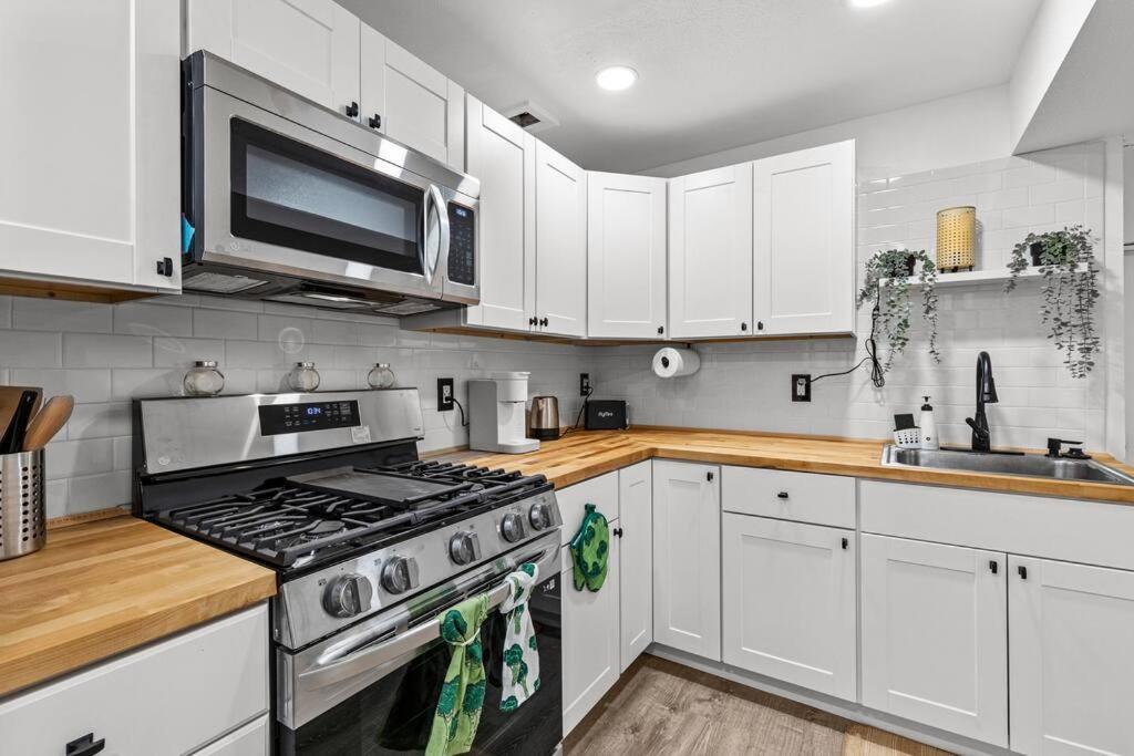 Pacific Nw Gem W/Hot-Tub 15 Minutes Airport. Apartment Auburn Luaran gambar